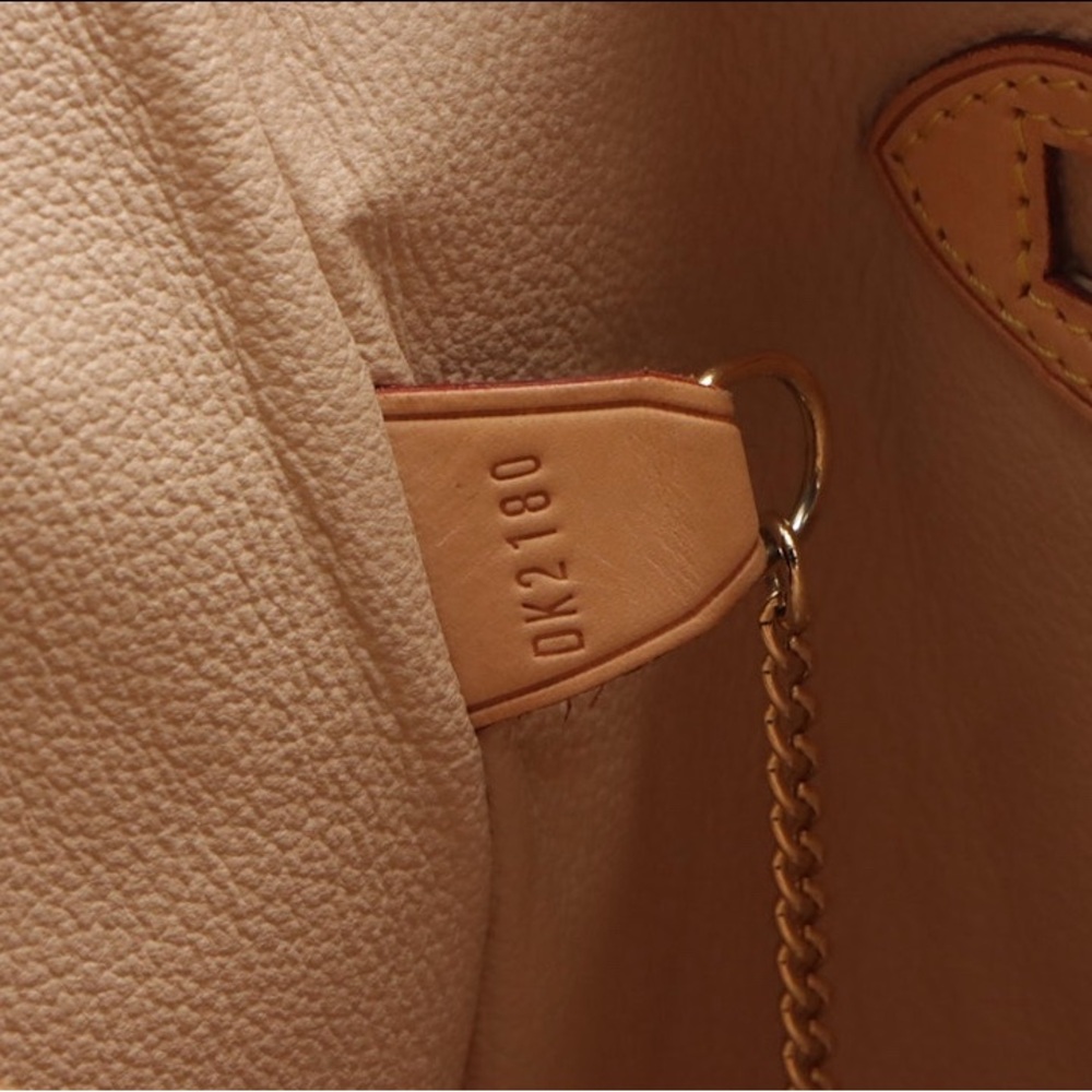 Louis Vuitton Marais GM Bucket Bag in Monogram Canvas and Leather - Picture 7 of 13